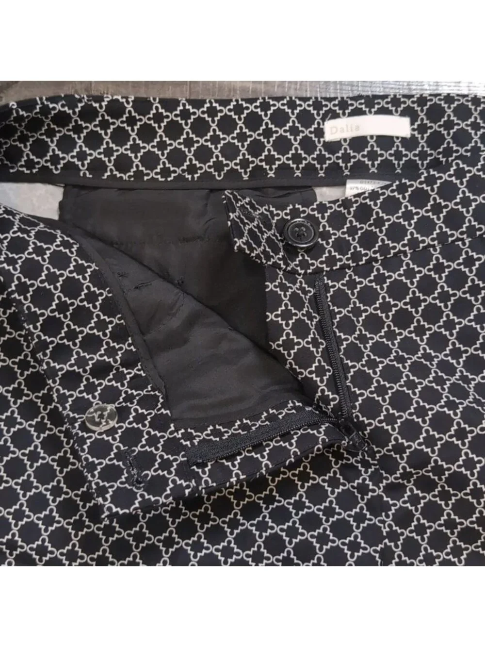 💠 Dalia Capri Trousers Womens Size 10 Black White Geometric Print Pants